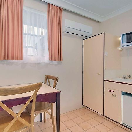 Econo Lodge Savannah Park Тамуърт Екстериор снимка
