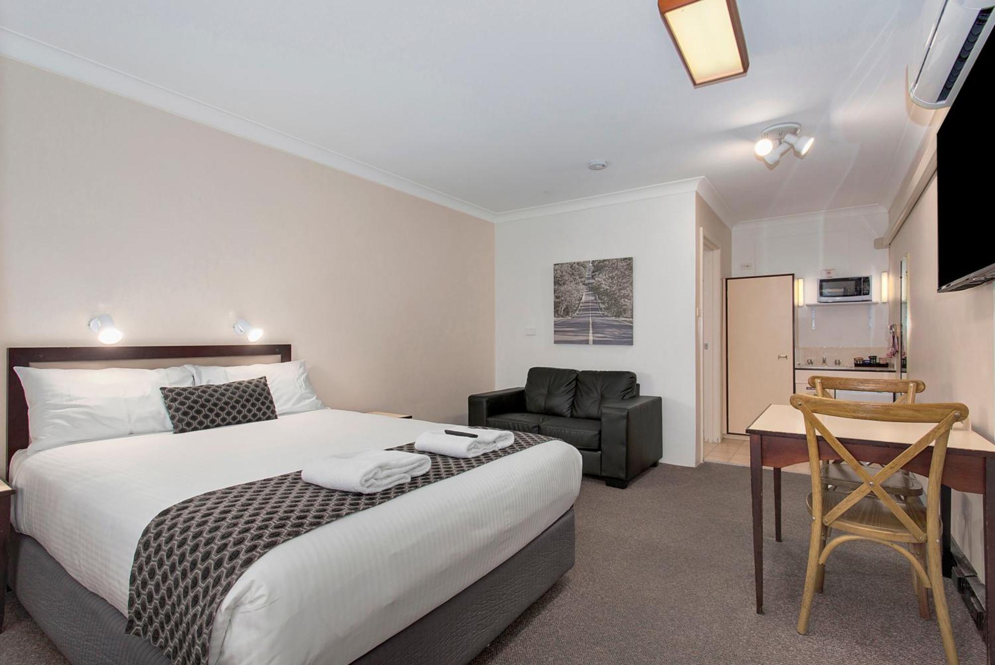 Econo Lodge Savannah Park Тамуърт Екстериор снимка