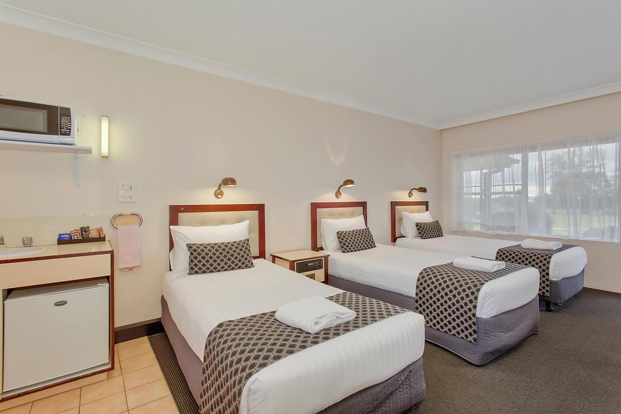 Econo Lodge Savannah Park Тамуърт Екстериор снимка