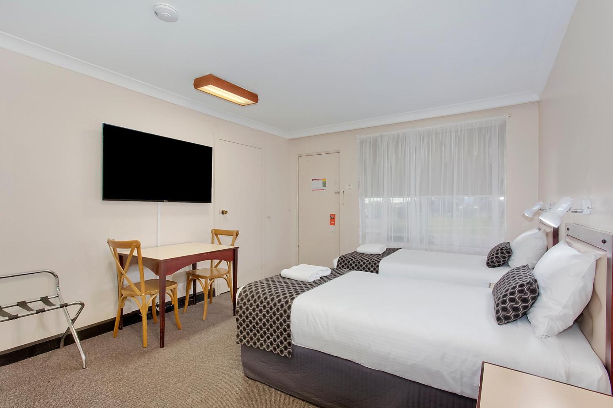 Econo Lodge Savannah Park Тамуърт Екстериор снимка