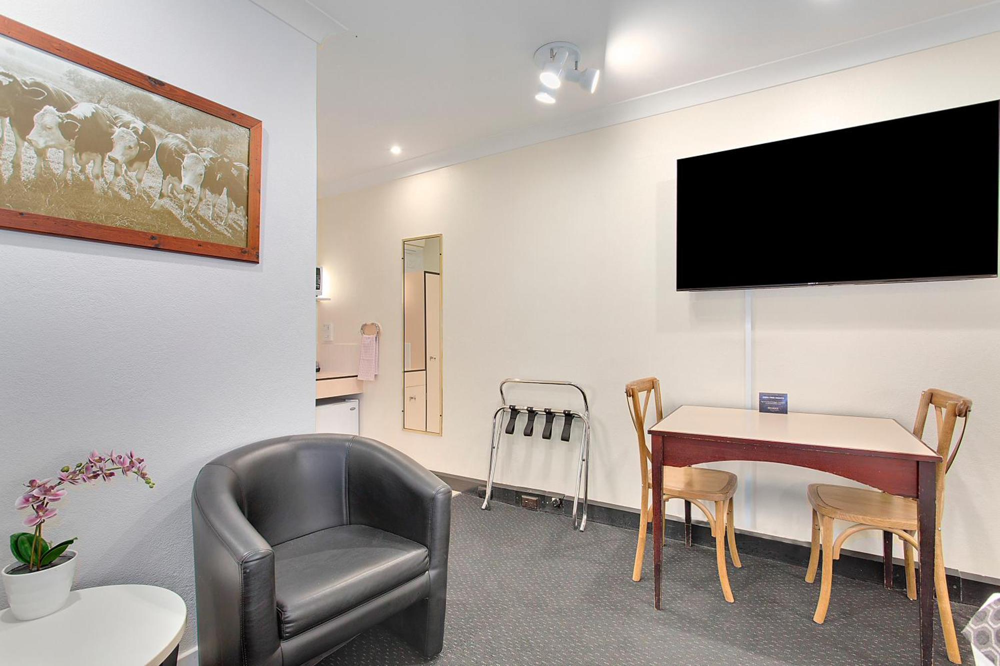 Econo Lodge Savannah Park Тамуърт Екстериор снимка
