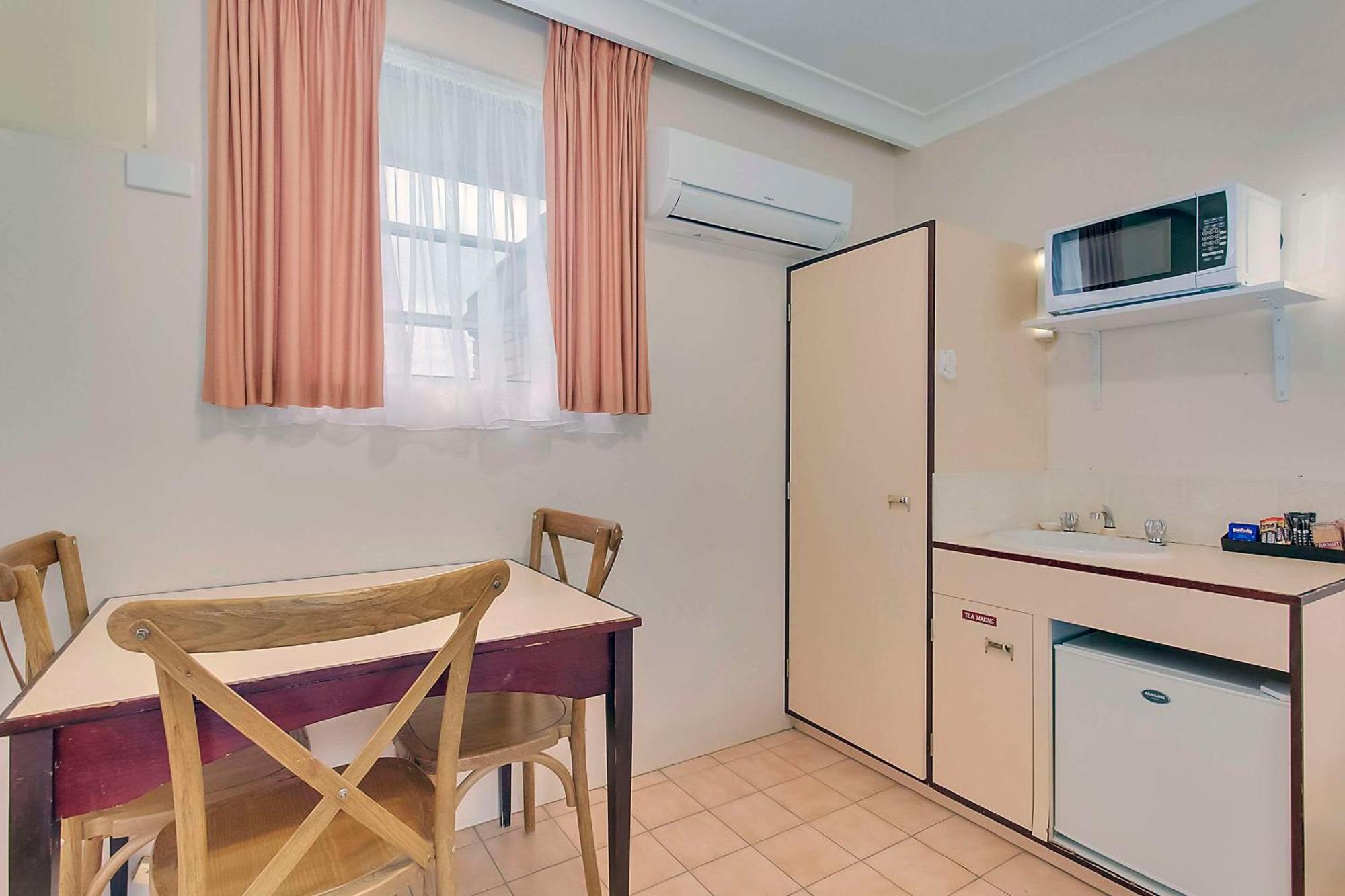 Econo Lodge Savannah Park Тамуърт Екстериор снимка