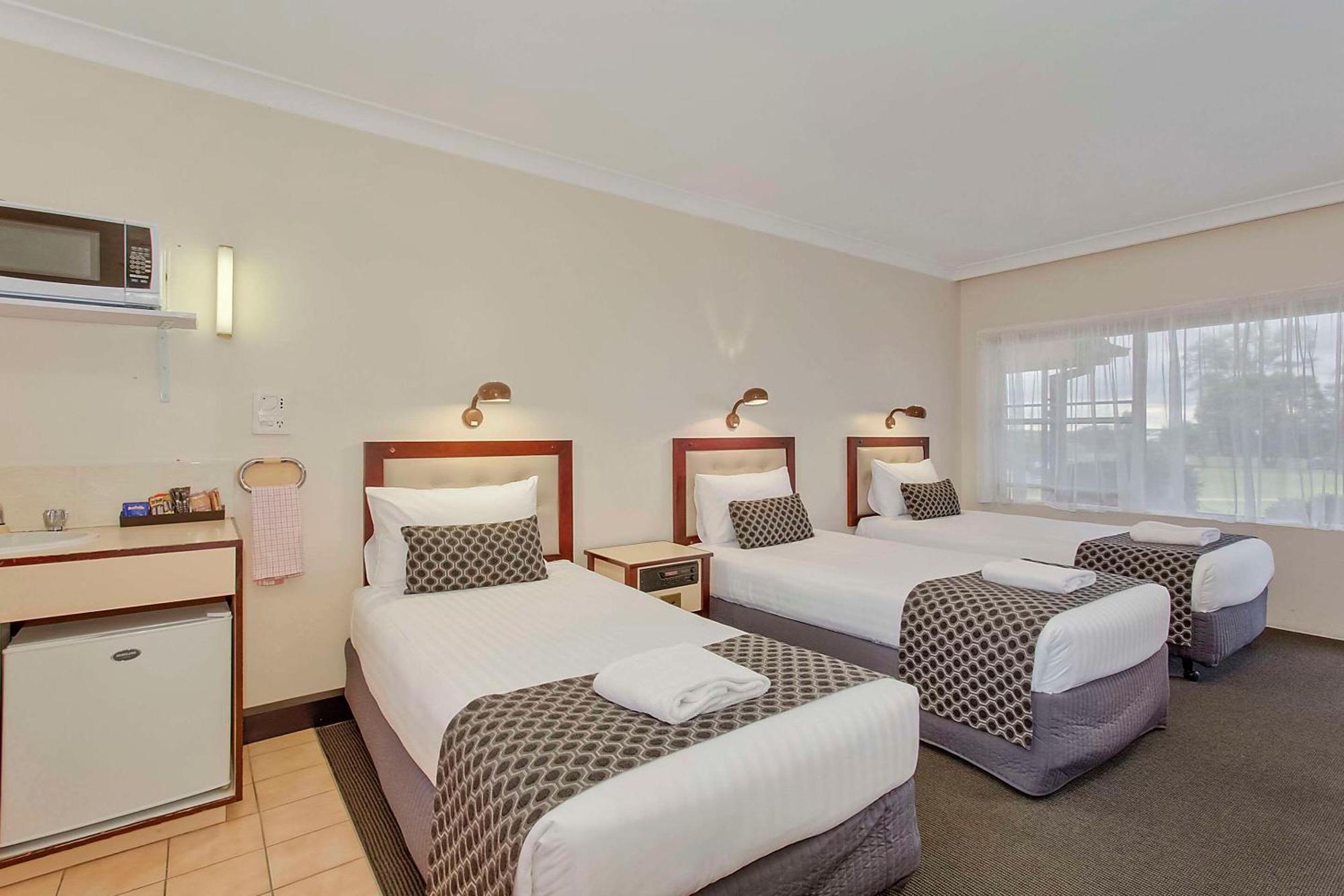 Econo Lodge Savannah Park Тамуърт Екстериор снимка