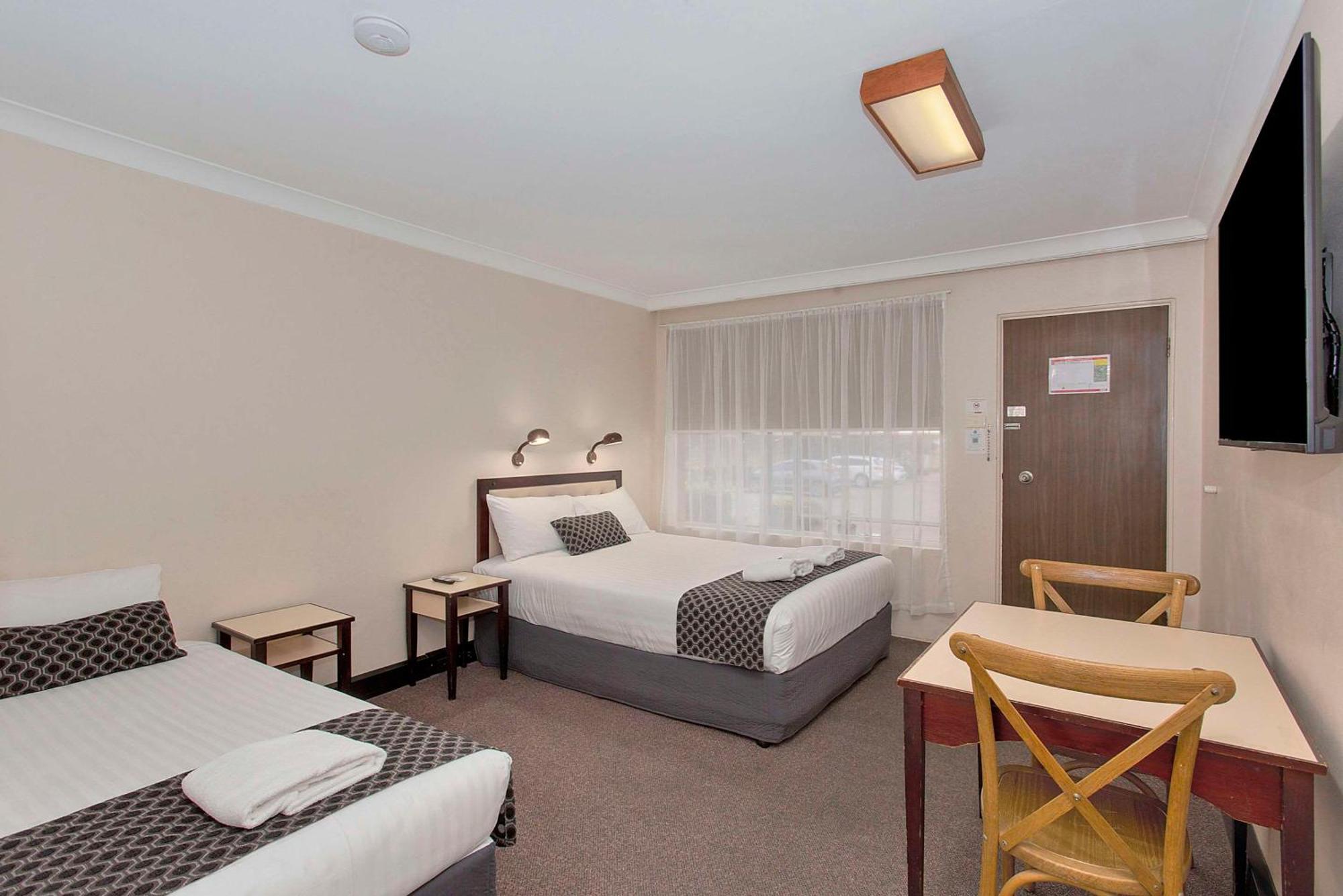 Econo Lodge Savannah Park Тамуърт Екстериор снимка